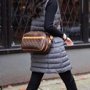 Louis Vuitton pre loved REPORTER PM